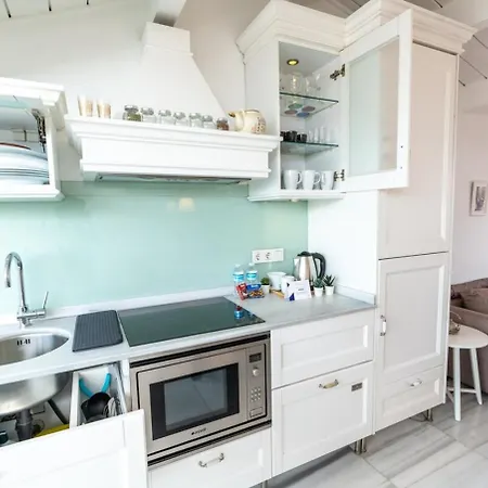 Stylish Duplex In Beyolu With Private Terrace