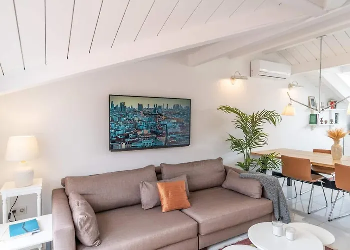 Stylish Duplex In Beyoglu With Private Terrace *