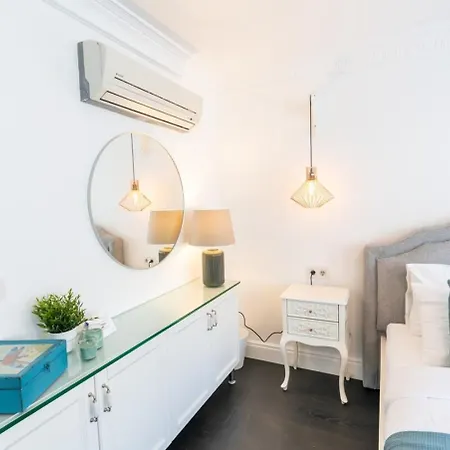 Stylish Duplex In Beyolu With Private Terrace *